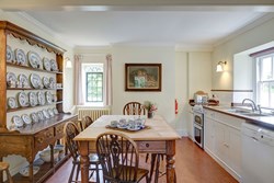 FieldHouse-interior-kitchen-600x400