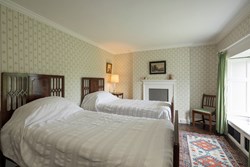 FieldHouse-interior-twinbedroom2-600x400