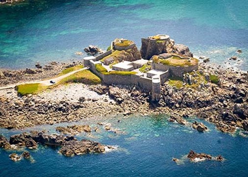 Fortclonque-exterior-main-450x321