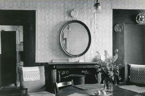 fortclonque-history-livingroom-600x400