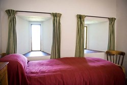 fortclonque-interior-singlebed-600x400