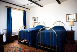 fortclonque-interior-twinroom-600x400