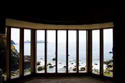 fortclonque-interior-window-600x400