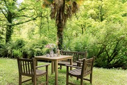 frenchmans creek outdoor seating 1200x800