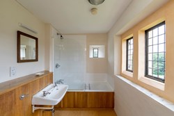 Freston Tower bathroom 1200x800
