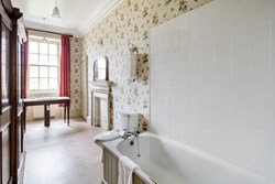 Gargunnock House int bath room 1200x800