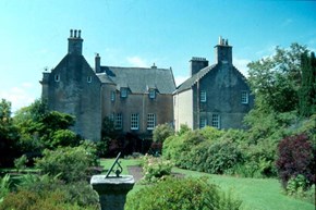 Gargunnockhouse-history-garden-600x400
