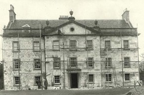 Gargunnockhouse-restoration-scaffolding-600x400