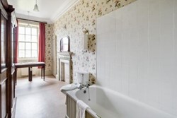 Gargunnock-Int-First-Floor-Bathroom-Towards-Window-600x400