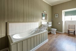 The Georgian House int bathroom 1 1200x800