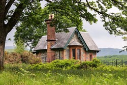 Glanemalloch Lodge ext with trees 1200x800