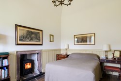 Glenmalloch Lodge bed 1200x800