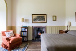 Glenmalloch Lodge bedroom with seat 1200x800