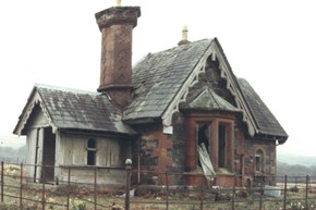 Glenmalloch-restoration-ruinedexterior-600x400