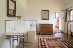 Goddards bathroom 1200x800