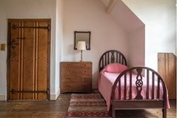 Goddards single bedroom 1200x800