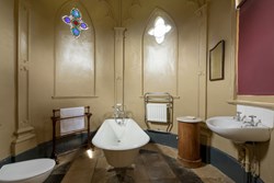 Gothic Temple int bathroom 1200x800