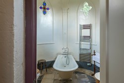 Gothic Temple_Int_ebathroom_1200x800