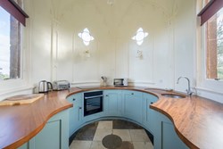 Gothic Temple_Int_kitchen_1200x800