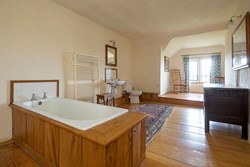 gurneymanor-interior-bathroom3-600x400