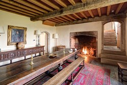 gurneymanor-interior-diningtable-600x400