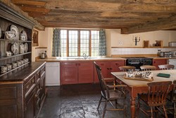 gurneymanor-interior-kitchen2-600x400