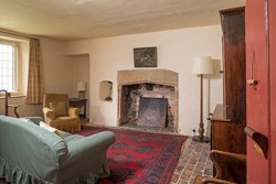 gurneymanor-interior-second-sittingroom-600x400