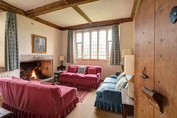 gurneymanor-interior-sittingroom-600x400
