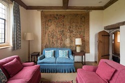 gurneymanor-interior-sittingroom2-600x400