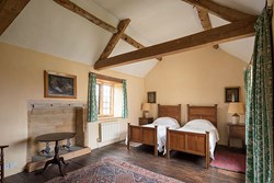 gurneymanor-interior-twin2-600x400