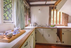 Hole Cottage kitchen 1200x800
