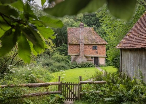 hole-cottage-ext 450x321