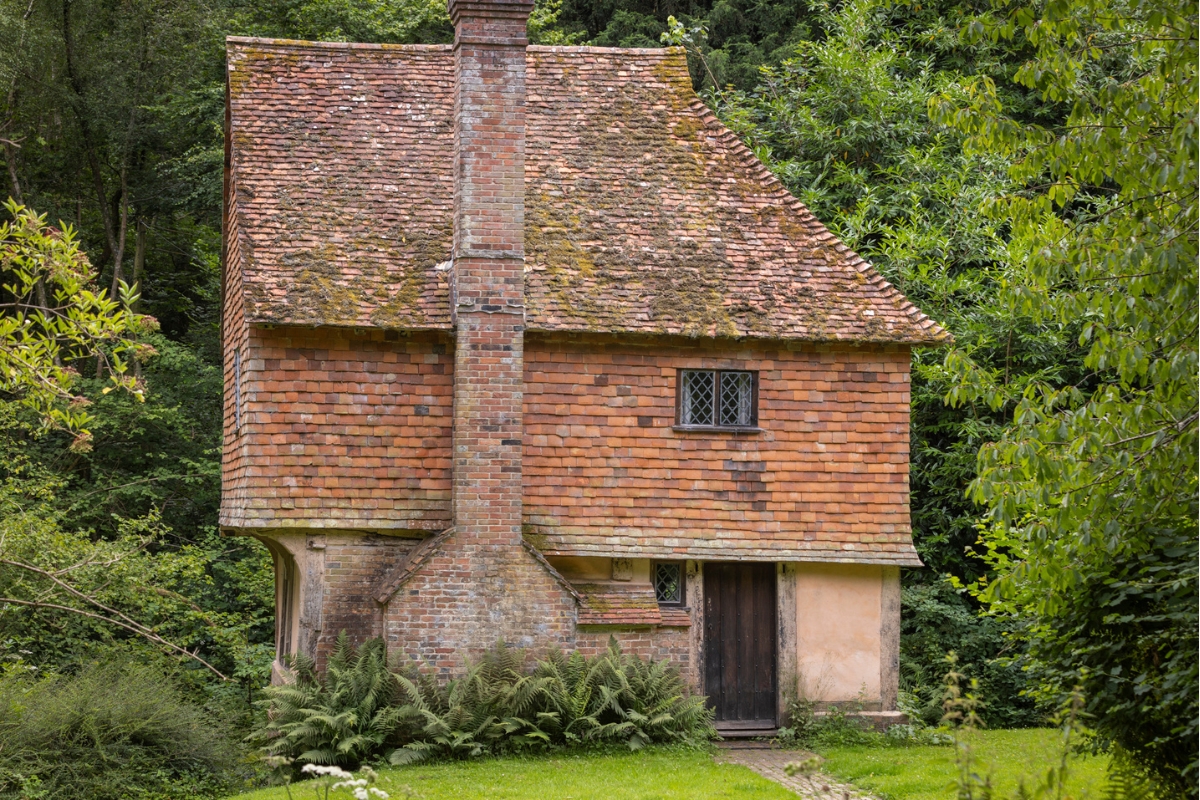 hole-cottage-ext-close 1200x800