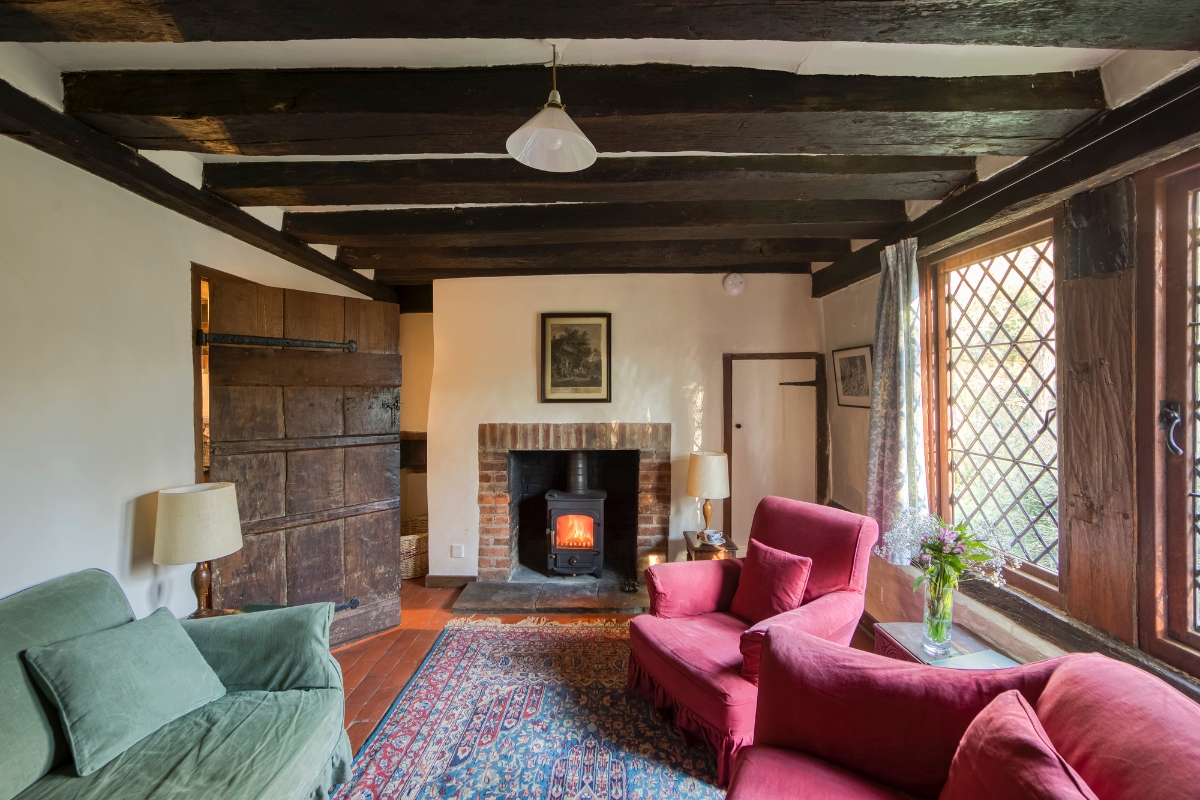 hole-cottage-living-1800x800