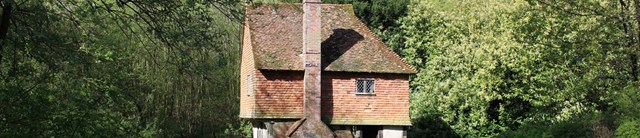 Hole cottage hero