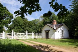 Houghton West Lodge ext with garden 1200x800