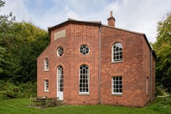 IngestrePavilion-exterior-backgarden-600x400