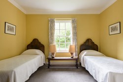 IngestrePavilion-interior-twinbedroom-600x400