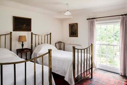 ironbridge-interior-twinbedroom-600x400