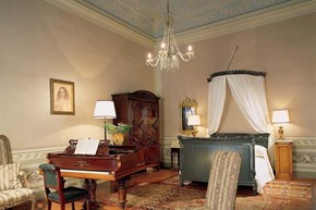 Casaguidi-interior-bedroom-600x400