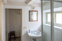 casa-guidi-internal-bathroom3-600x400