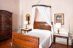 casa-guidi-internal-bedroom-600x400