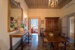 piazza-interior-diningroom-600x400