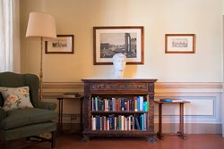 piazza-interior-sittingroom2-600x400