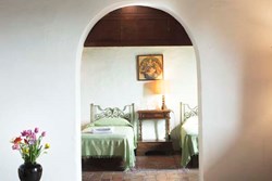 santantonio-interior-twinbedroom-600x400