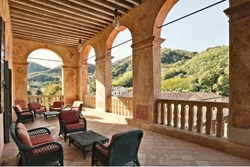 Villa dei Vescovi ext seating1200x800