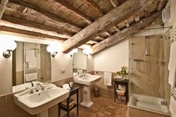 Villadeivescovi-vigneto-interior-bathroom-600x400