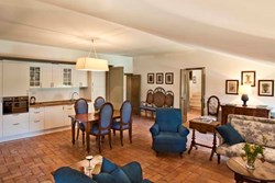 Villadeivescovi-vigneto-interior-kitchen-600x400
