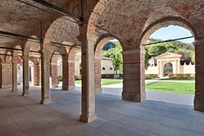 VillaDeiVescovi-exterior-cloisters-600x400