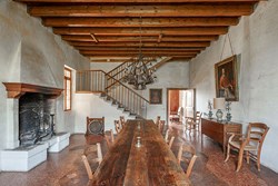 villa-saraceno-interior-diningroom-600x400